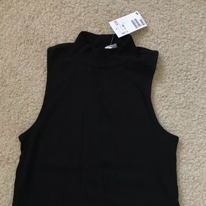 Mock-Neck Ribbed Crop Top